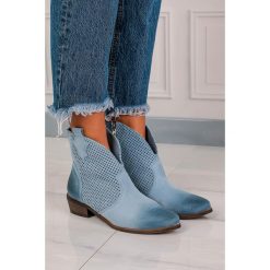 Niebieskie botki kowbojki skórzane wiosenne ażurowe exquisite 1168. Niebieskie botki damskie EXQUISITE, na wiosnę, ze skóry, na niskim obcasie, bez zapięcia. W wyprzedaży za 279,99 zł.