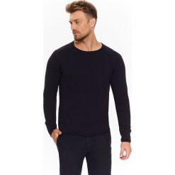 Golfy męskie: SWETER MĘSKI Z NIEWYKOŃCZONĄ KRAWĘDZIĄ