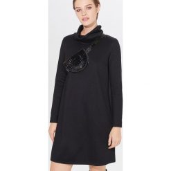Dzianinowa sukienka z golfem - Czarny. Czarne sukienki damskie Mohito, s, z dzianiny, z golfem. Za 119,99 zł.