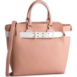Torebka MONNARI - BAG0170-026 Peach. Różowe torebki klasyczne damskie Monnari, bez wzorów, ze skóry ekologicznej, klasyczne, na ramię, bez dodatków. W wyprzedaży za 119,00 zł.