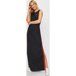 Adidas Originals - Sukienka. Czarne sukienki damskie adidas Originals, na co dzień, bez wzorów, z bawełny, casualowe, bez kołnierzyka, bez rękawów, proste. Za 199,90 zł.