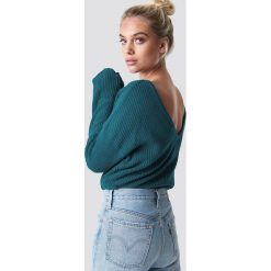 NA-KD Sweter z dzianiny z dekoltem V - Green. Zielone swetry klasyczne damskie marki NA-KD, z dzianiny. Za 121,95 zł.