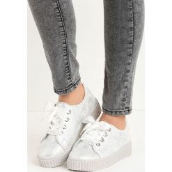 Srebrne Creepersy Silver Dream. Szare półbuty damskie Born2be, bez wzorów, z tkaniny, bez obcasa, na platformie, na sznurówki. Za 39,99 zł.