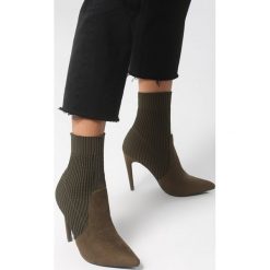 Zielone Botki Vanilla Sol. Zielone botki damskie Born2be, bez obcasa, na obcasie, bez zapięcia. W wyprzedaży za 114,99 zł.