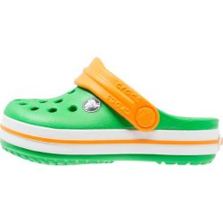 Crocs CROCBAND Sandały kąpielowe grass green/white/blazing orange. Zielone sandały męskie Crocs, z gumy. Za 139,00 zł.
