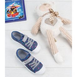 Trampki dziecięce Befado 251X105 Jeansowe. Trampki dziewczęce Befado, bez wzorów, z jeansu, bez zapięcia. Za 49,99 zł.