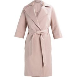 AllSaints LUNA Prochowiec dusty pink. Czerwone płaszcze damskie marki AllSaints, l, bez wzorów, z bawełny. W wyprzedaży za 663,60 zł.