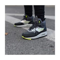 Buty Nike Wmns Air Max 1 Mid Sneakerboot WP "Black/Volt" (685269-002). Buty sportowe damskie Nike. Za 336,99 zł.