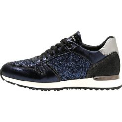 Noclaim AGATA Sneakersy niskie scianty blu. Niebieskie trampki i tenisówki damskie Noclaim, bez wzorów, ze skóry, bez zapięcia. Za 669,00 zł.