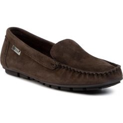 Mokasyny NESSI - 17130 Khaki W. Zielone mokasyny damskie Nessi, na co dzień, bez wzorów, ze skóry, bez obcasa, na płaskiej podeszwie, bez zapięcia. W wyprzedaży za 189,00 zł.