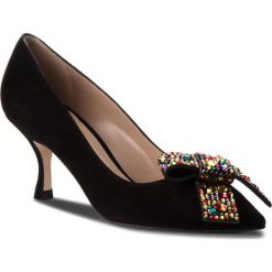 Półbuty Stuart Weitzman Milky Way Pointe YL53494. Czarne czółenka damskie Stuart Weitzman, bez wzorów, bez obcasa. W wyprzedaży za 1279,00 zł.