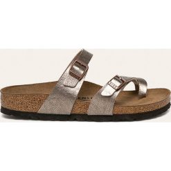 Birkenstock - Klapki Mayari. Pomarańczowe klapki damskie Birkenstock, bez wzorów, ze skóry ekologicznej, bez obcasa, na obcasie. W wyprzedaży za 249,90 zł.