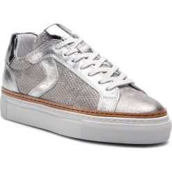 Sneakersy TOGOSHI - TG-05-02-000031 610. Szare półbuty damskie marki Togoshi, na co dzień, bez wzorów, z zamszu, bez obcasa, na płaskiej podeszwie, bez zapięcia. Za 479,00 zł.