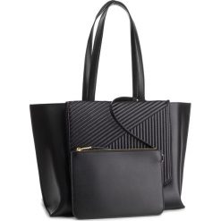 Torebka KARL LAGERFELD - 91KW3067 Black. Czarne torebki klasyczne damskie KARL LAGERFELD, bez wzorów, ze skóry, klasyczne, na ramię, bez dodatków. W wyprzedaży za 889,00 zł.