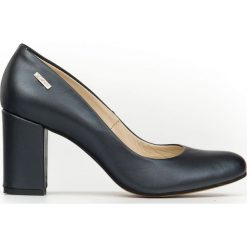 Metaliczne czółenka na obcasie - skóra naturalna - model 042 - kolor granat metaliczny. Szare czółenka damskie Zapato, na co dzień, bez wzorów, z jeansu, z okrągłym noskiem, bez obcasa, na obcasie. Za 299,00 zł.