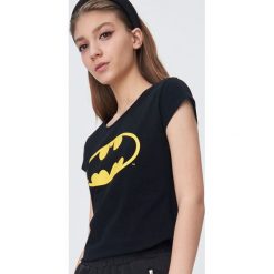 Koszulka Batman - Czarny. Czarne koszulki damskie Sinsay, s, z motywem z bajki, bez kołnierzyka, bez rękawów. Za 29,99 zł.