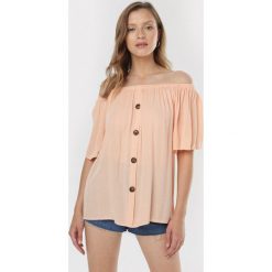 Łososiowa Bluzka Evalia. Różowe bluzki damskie Born2be, xl, bez wzorów, bez kołnierzyka, bez rękawów. W wyprzedaży za 39,99 zł.