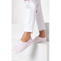 Różowe Tenisówki Rock Me Out. Różowe trampki i tenisówki damskie Born2be, bez wzorów, bez zapięcia. W wyprzedaży za 29,99 zł.