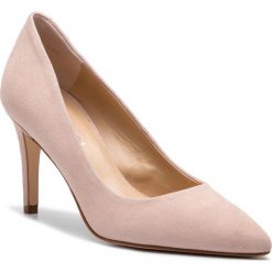 Szpilki SOLO FEMME - 75403-88-H18/000-04-00 Jasny Róż. Różowe półbuty damskie Solo Femme, bez wzorów, ze skóry, bez obcasa, na obcasie, bez zapięcia. Za 339,00 zł.