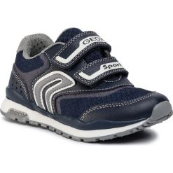 Sneakersy GEOX - J Pavel B. A J9215A 014BU C0661 M Navy/Grey. Niebieskie trampki chłopięce Geox, bez wzorów, ze skóry ekologicznej, na rzepy. W wyprzedaży za 169,00 zł.