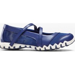 Baleriny bonprix niebieski "bleached”. Niebieskie baleriny damskie bonprix, w paski, sportowe, bez obcasa. Za 64,99 zł.
