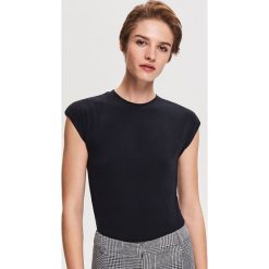 T-shirt z modalu i lyocellu - Czarny. Czarne t-shirty damskie Reserved, s, bez wzorów, z lyocellu, bez kołnierzyka. Za 39,99 zł.