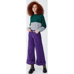 Sweter w kolorowe bloki. Szare swetry klasyczne damskie marki Pull&Bear, w kolorowe wzory. Za 59,90 zł.