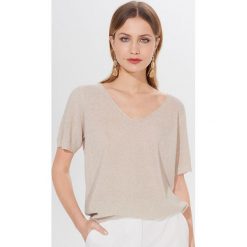 Błyszcząca koszulka oversize - Beżowy. Brązowe t-shirty damskie Mohito, s. Za 69,99 zł.
