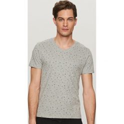 T-shirt z mikrowzorem - Jasny szary. Szare t-shirty męskie Reserved, s, bez wzorów, bez kołnierzyka. Za 49,99 zł.
