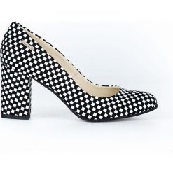 Klasyczne czółenka na słupku - skóra naturalna - model 042 - kolor czarno-białe kwadraty. Czarne czółenka damskie Zapato, na co dzień, bez wzorów, z jeansu, z okrągłym noskiem, bez obcasa, na obcasie. W wyprzedaży za 191,40 zł.