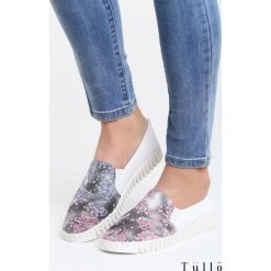 Biało-Czarne Slip On Graciousness. Czarne mokasyny damskie Born2be, z materiału, na płaskiej podeszwie. Za 59,99 zł.
