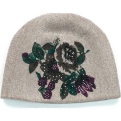 Czapka damska Kaszmirowe kwiaty beżowa (cz14227). Brązowe czapki zimowe damskie marki Art of Polo. Za 54,70 zł.