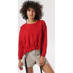 Czerwona Bluza Morgalyn. Czerwone bluzy damskie Born2be, xl, bez wzorów, bez rękawów, bez kaptura. W wyprzedaży za 69,99 zł.