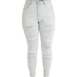 City Chic DISTRESS Jeans Skinny Fit light denim. Białe jeansy damskie City Chic, z bawełny. Za 379,00 zł.