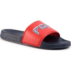 Klapki PEPE JEANS - Slider Archive Man PMS70081 Red 232. Czerwone klapki męskie Pepe Jeans, bez wzorów, z jeansu. W wyprzedaży za 89,00 zł.