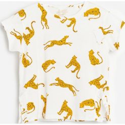 Bawełniany t-shirt ze wzorem - Kremowy. Białe t-shirty damskie Reserved, bez wzorów, z bawełny, bez kołnierzyka. Za 25,99 zł.