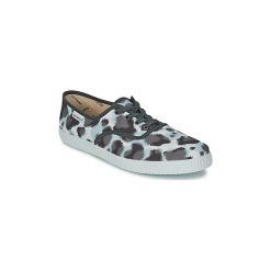Buty Victoria INGLESA ESTAMP HUELLA TIGRE. Szare trampki i tenisówki damskie Victoria, bez wzorów, bez zapięcia. Za 96,80 zł.