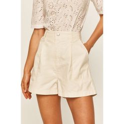 Levi's - Szorty. Białe szorty damskie Levi's®, s, bez wzorów, z bawełny, casualowe, z podwyższonym stanem. Za 219,90 zł.