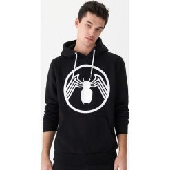 Bluza z nadrukiem Marvel - Czarny. Czarne bluzy męskie marki House, s, z nadrukiem, bez kołnierzyka, bez rękawów, bez kaptura. Za 119,99 zł.