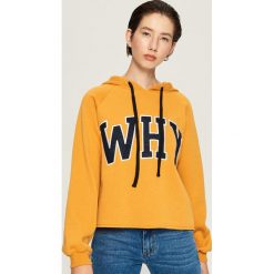 Krótka bluza z kapturem - Żółty. Żółte bluzy damskie Sinsay, xs, bez wzorów, z krótkim rękawem, krótkie, z kapturem. W wyprzedaży za 19,99 zł.