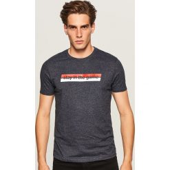 T-shirt Stay in the game - Granatowy. Niebieskie t-shirty męskie Reserved, l. Za 39,99 zł.