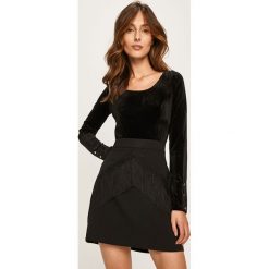 Answear - Bluzka. Czarne bluzki damskie ANSWEAR, s, z elastanu, z okrągłym kołnierzem. W wyprzedaży za 49,90 zł.