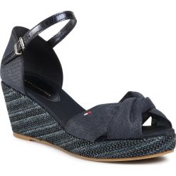 Espadryle TOMMY HILFIGER - Iconic Elba Metallic Canvas FW0FW02824 Midnight 403. Niebieskie espadryle damskie TOMMY HILFIGER, bez wzorów, ze skóry, bez obcasa, na obcasie. W wyprzedaży za 289,00 zł.