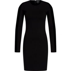 Sukienka codzienna Just Cavalli S04CT0963. Czarne sukienki damskie Just Cavalli, na co dzień, s, bez wzorów, z elastanu, bez kołnierzyka, bez rękawów, proste. W wyprzedaży za 599,00 zł.