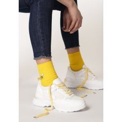 Białe Sneakersy Hartmans. Białe sneakersy damskie Born2be. Za 99,99 zł.