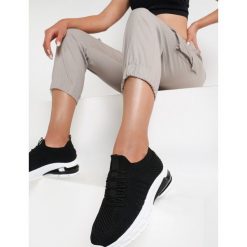 Czarne Buty Sportowe Straephis. Czarne buty sportowe damskie Renee, bez wzorów, sportowe. Za 89,99 zł.