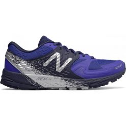 Buty New Balance SUMMIT K.O.M. M Grafitowo-Niebieskie. Szare buty sportowe męskie New Balance, z materiału, bez zapięcia, do biegania. Za 399,99 zł.