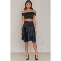 NA-KD Party Satynowa spódnica mini z marszczeniami - Black. Czarne spódniczki damskie marki NA-KD Party, na imprezę, bez wzorów, z poliesteru, krótkie, midi. W wyprzedaży za 60,88 zł.