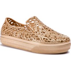 Półbuty MELISSA - Campana Sneaker Ad 32599 Gold 19701. Żółte półbuty damskie Melissa, na co dzień, bez wzorów, z tworzywa sztucznego, bez obcasa, bez zapięcia. W wyprzedaży za 279,00 zł.