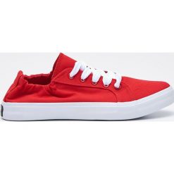 Tenisówki - Czerwony. Czerwone trampki i tenisówki damskie Cropp, bez wzorów, bez zapięcia. Za 69,99 zł.